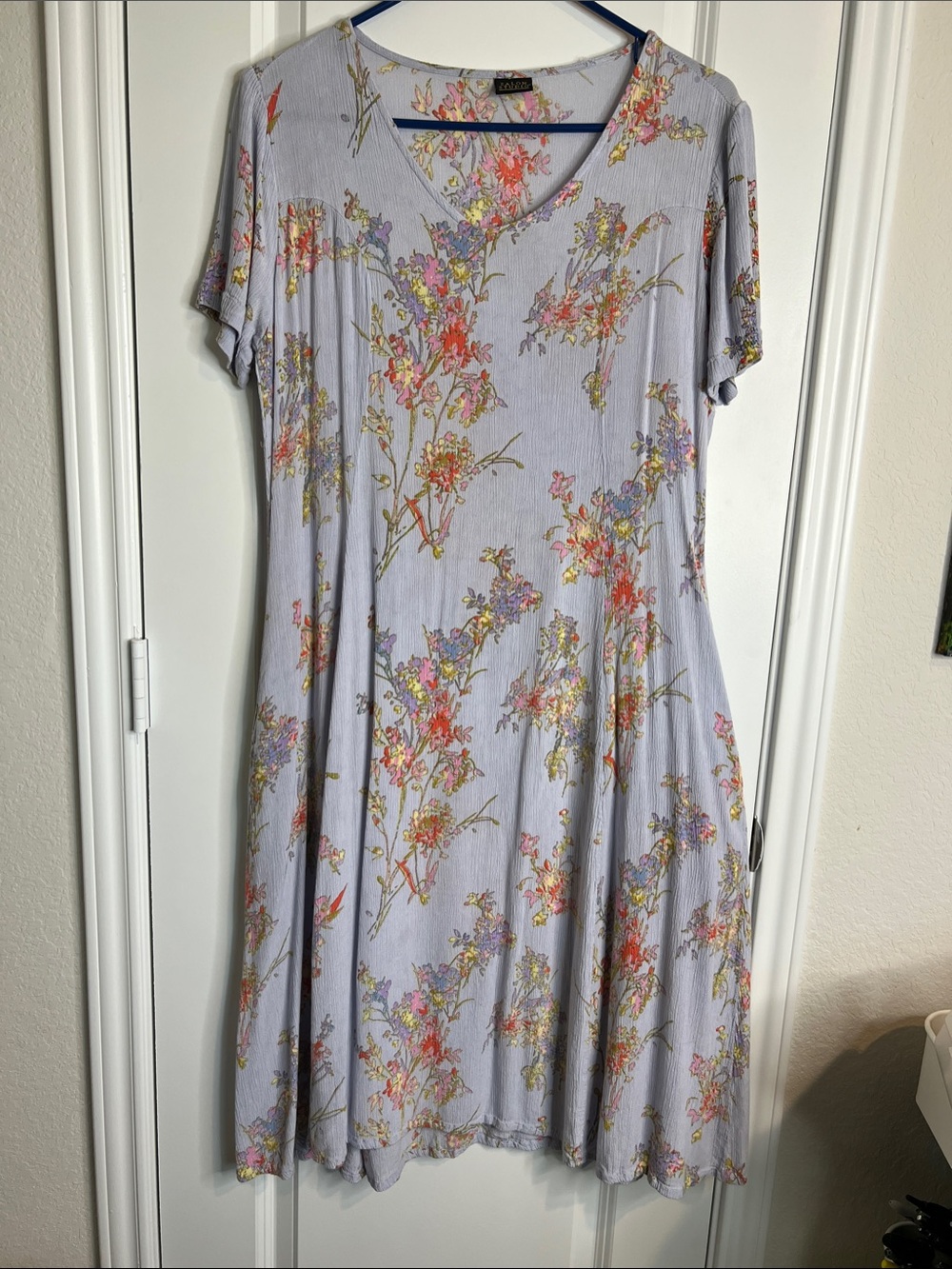 Soft Lavender Floral V-Neck Midi Dress with Pockets - Picture 1 of 4